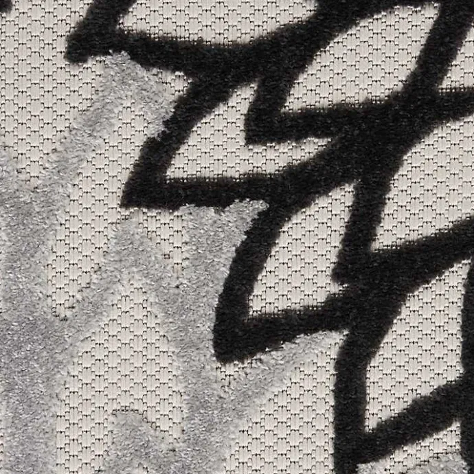 Best Kirklands Home Black and White Floral Round Outdoor Area Rug, 5x5